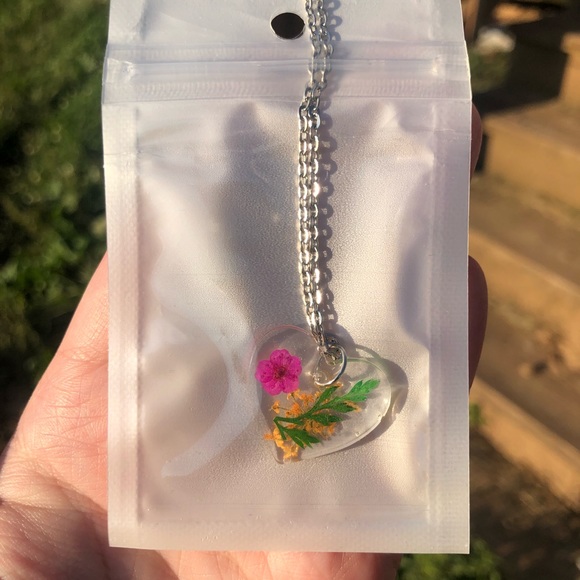 Heart shape flower necklace silver chain 18 in